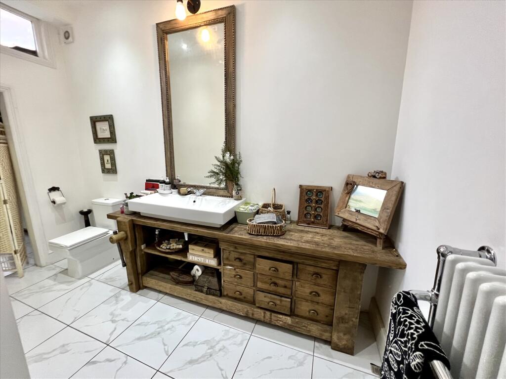 5 bed Semi-Detached