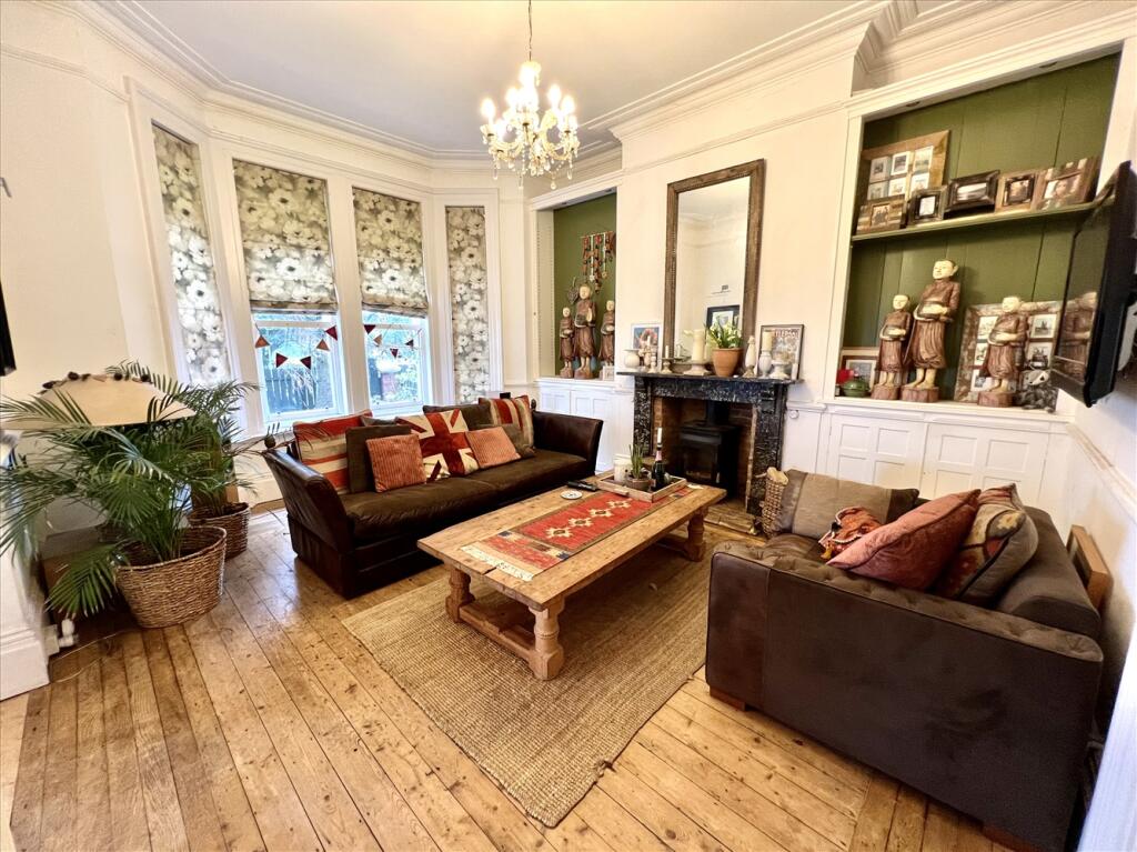 5 bed Semi-Detached