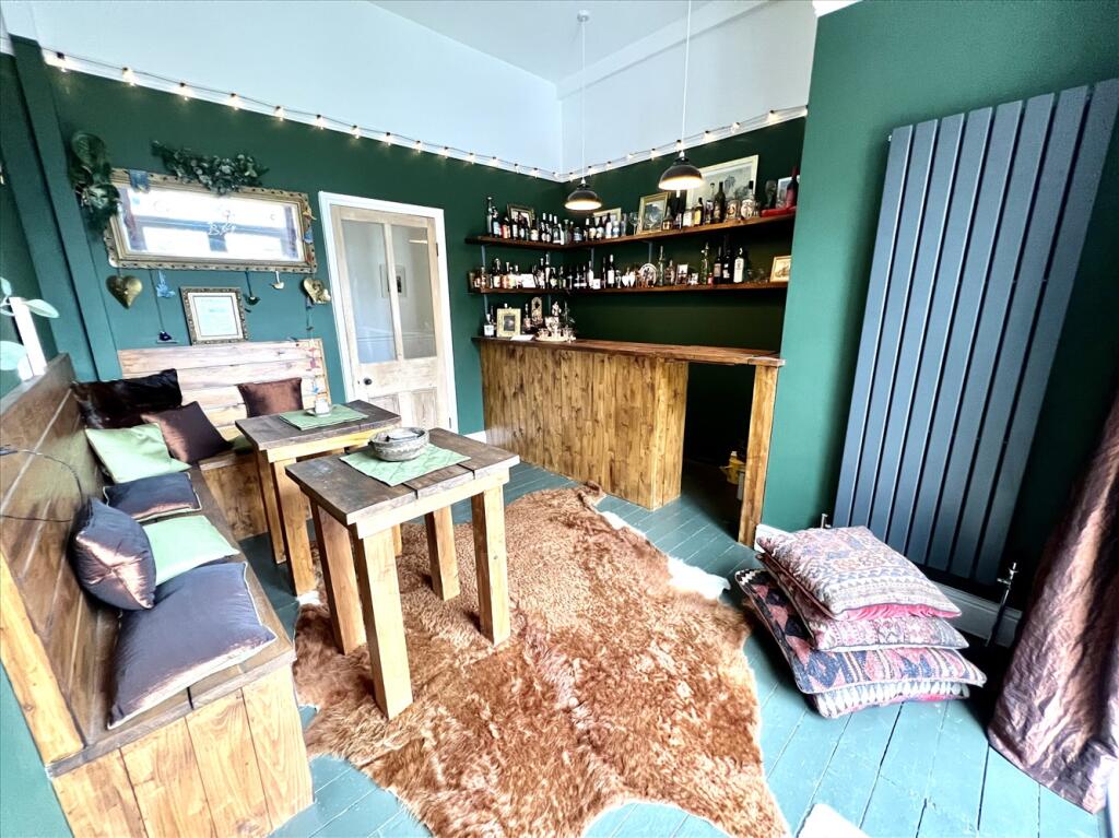 5 bed Semi-Detached