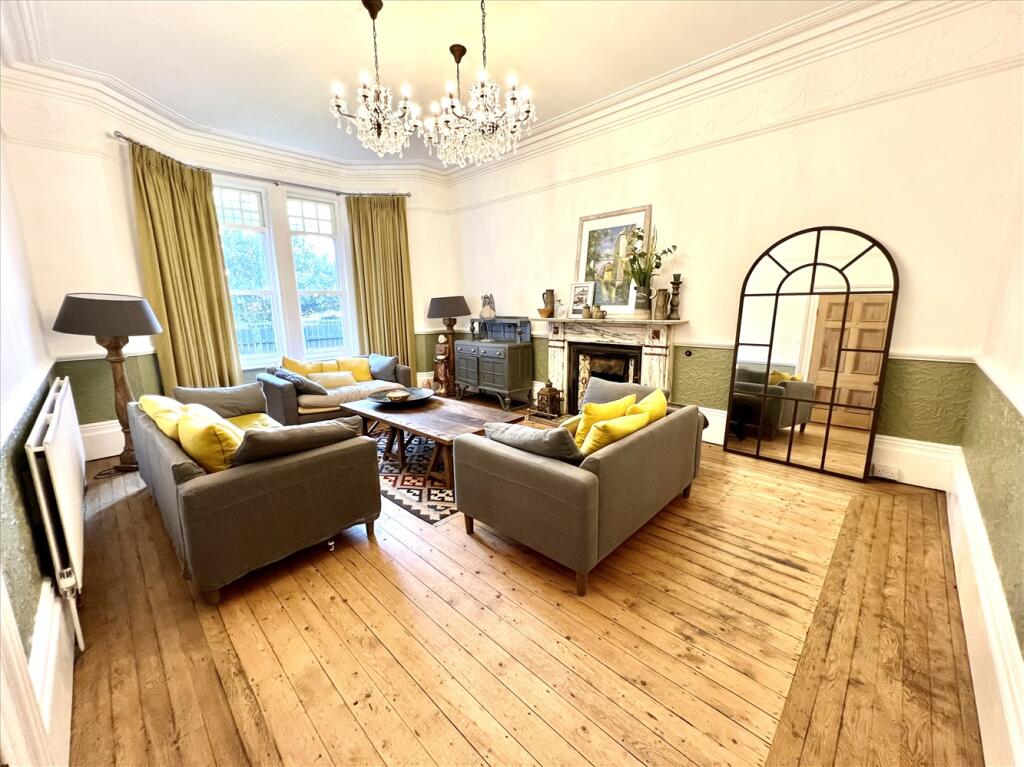 5 bed Semi-Detached