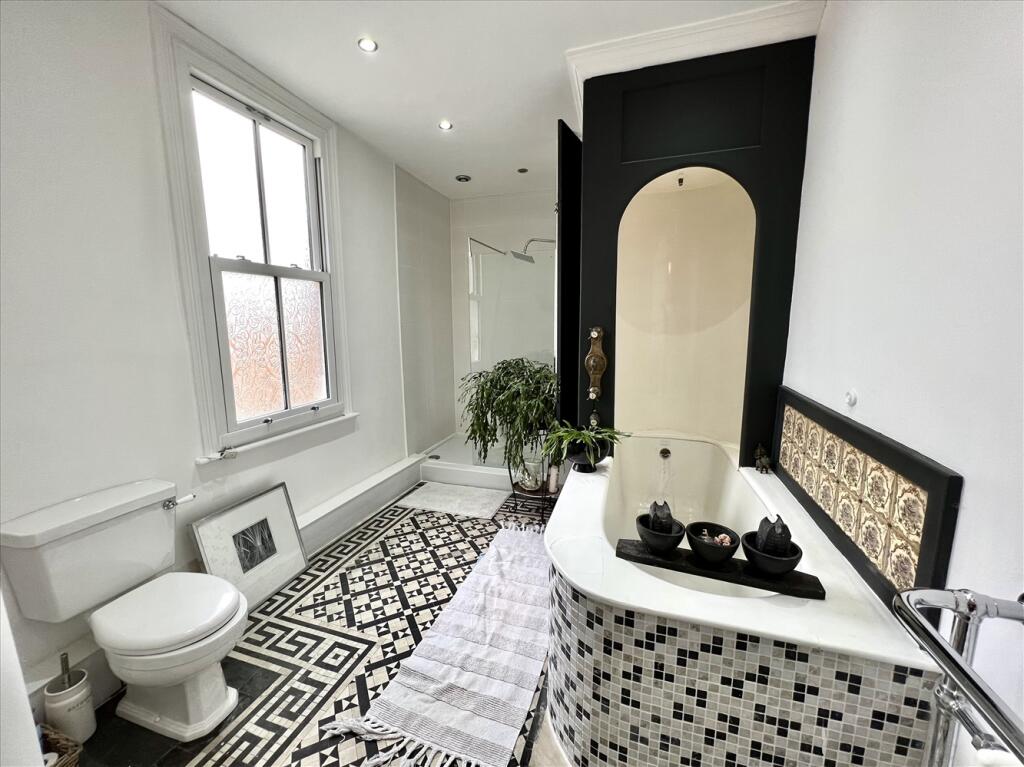 5 bed Semi-Detached