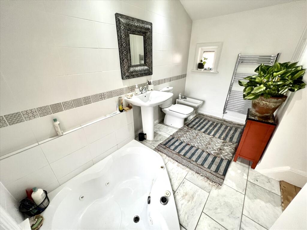 5 bed Semi-Detached