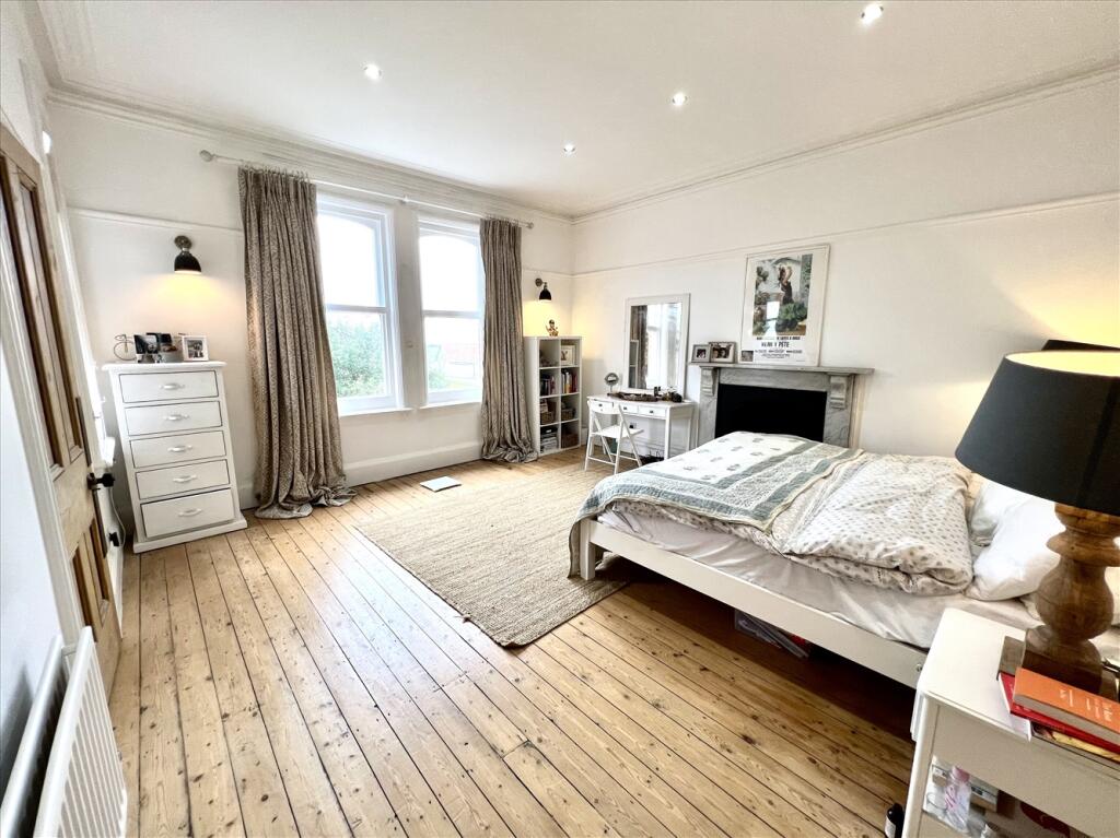 5 bed Semi-Detached