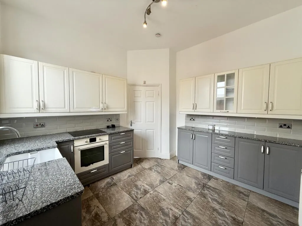 4 bed End of Terrace