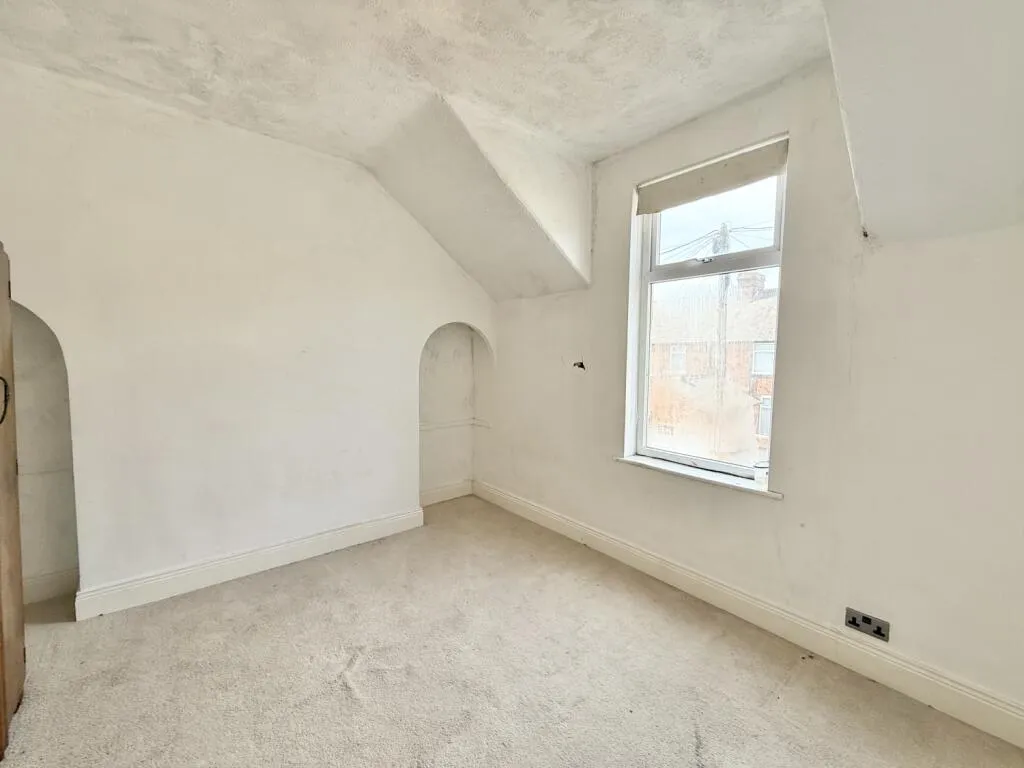 4 bed End of Terrace