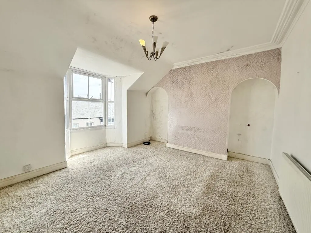 4 bed End of Terrace