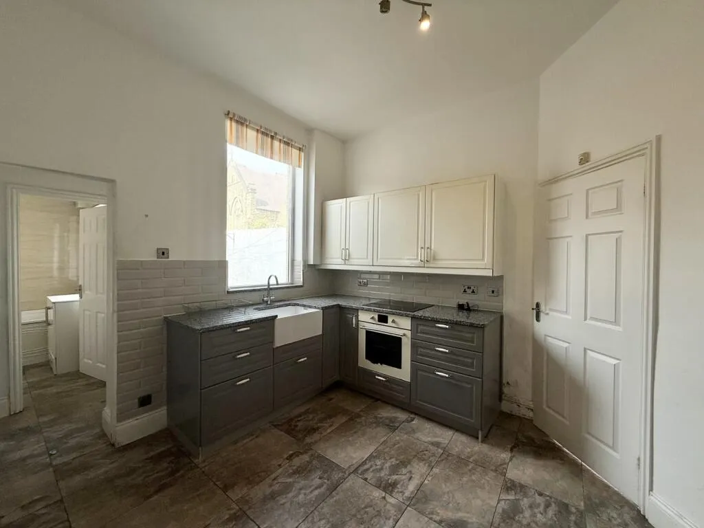4 bed End of Terrace