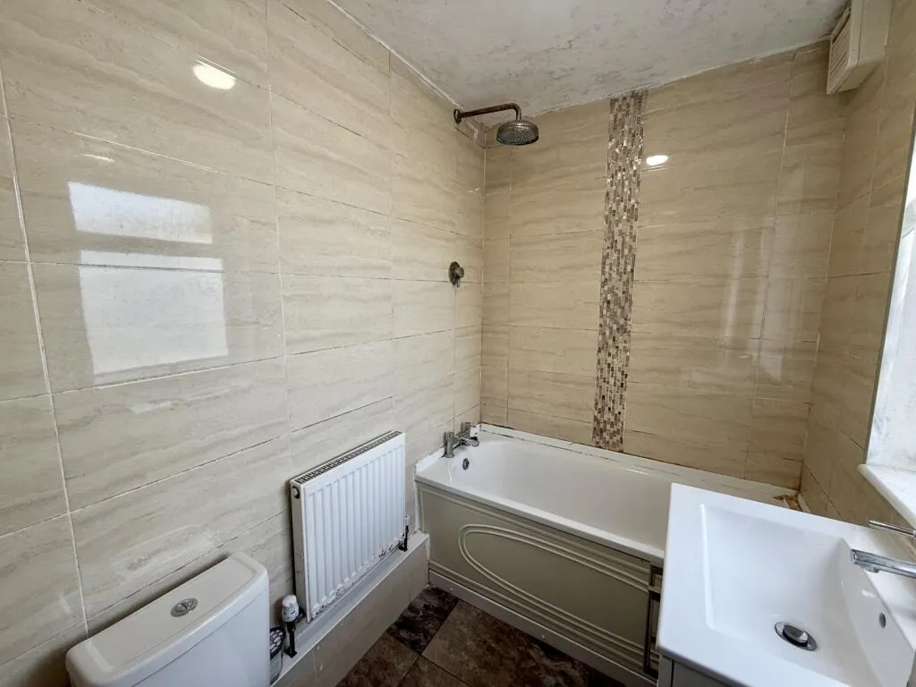 4 bed End of Terrace
