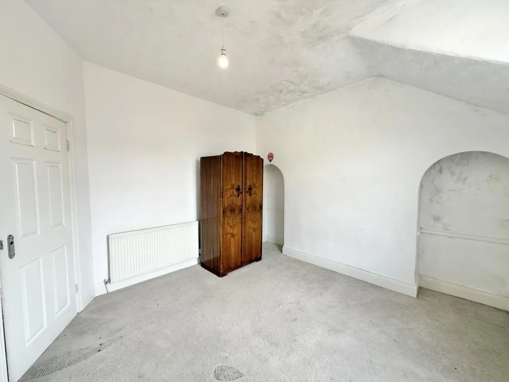 4 bed End of Terrace