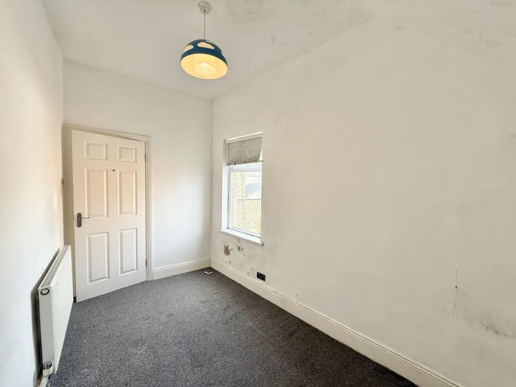 4 bed End of Terrace