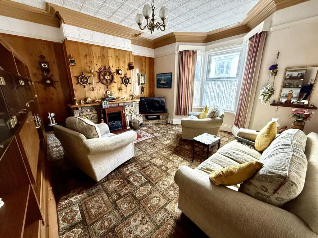 4 bed Terraced