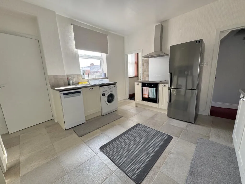 3 bed End of Terrace