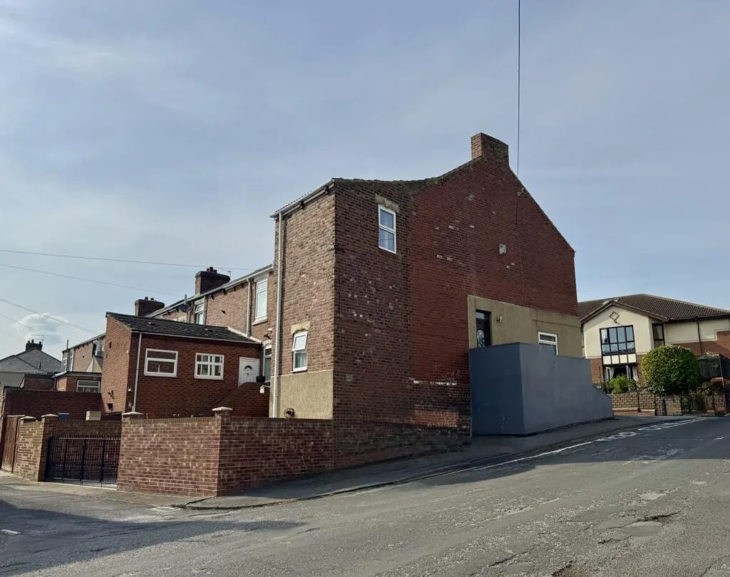 3 bed End of Terrace