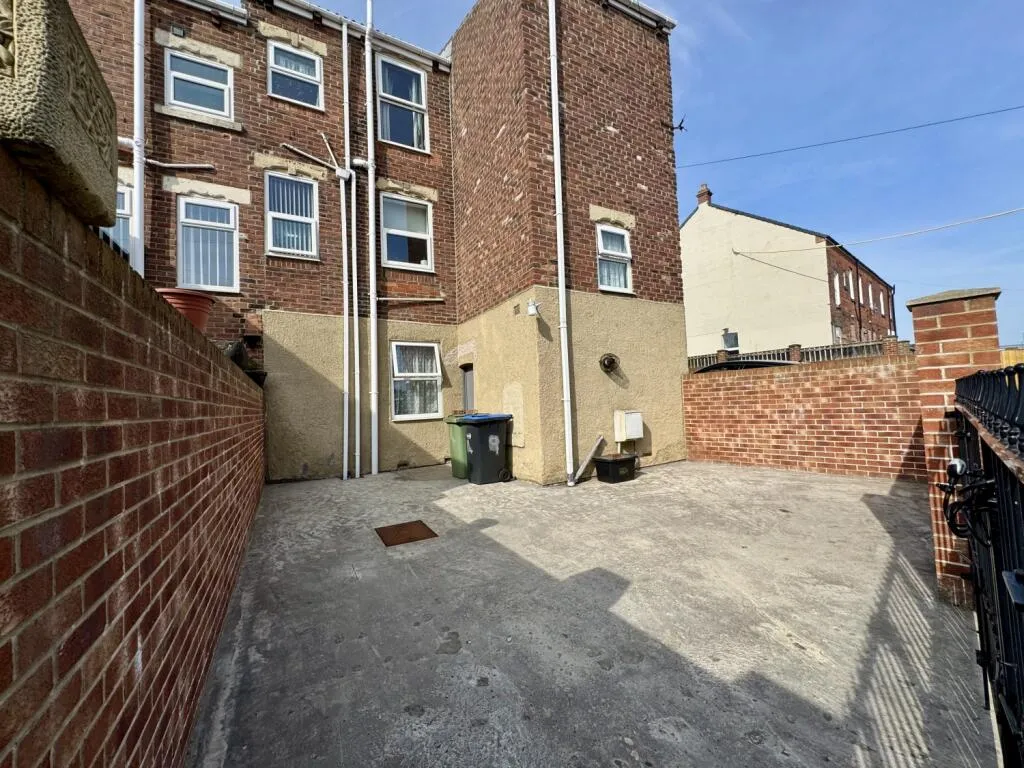 3 bed End of Terrace