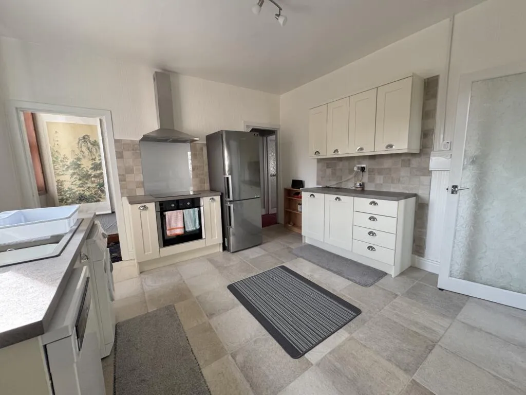 3 bed End of Terrace