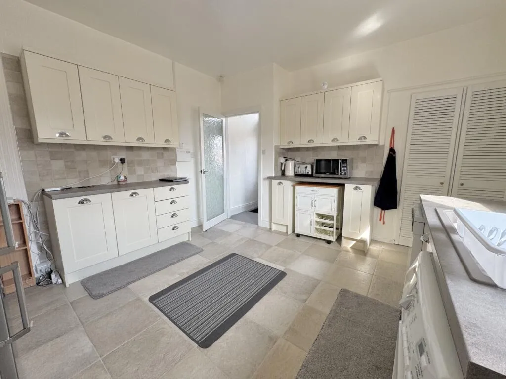 3 bed End of Terrace