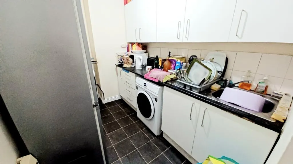 4 bed Commercial Property