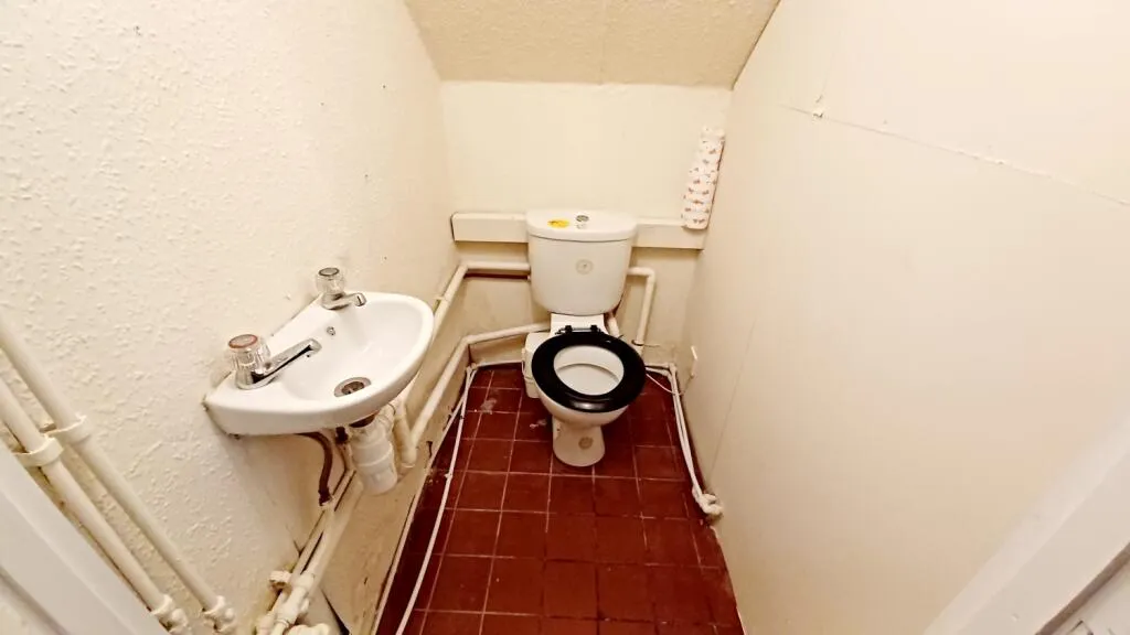 4 bed Commercial Property