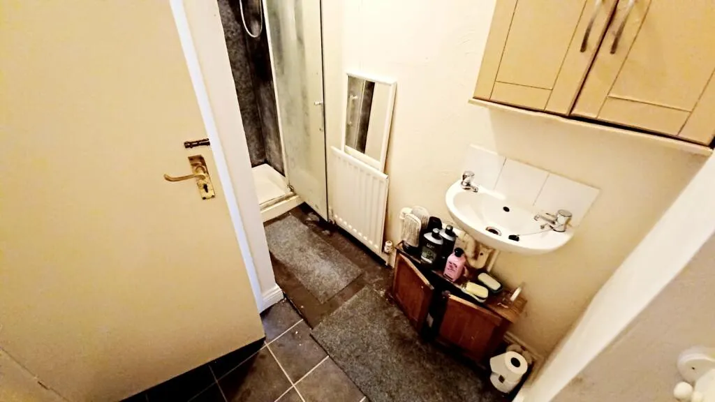 4 bed Commercial Property