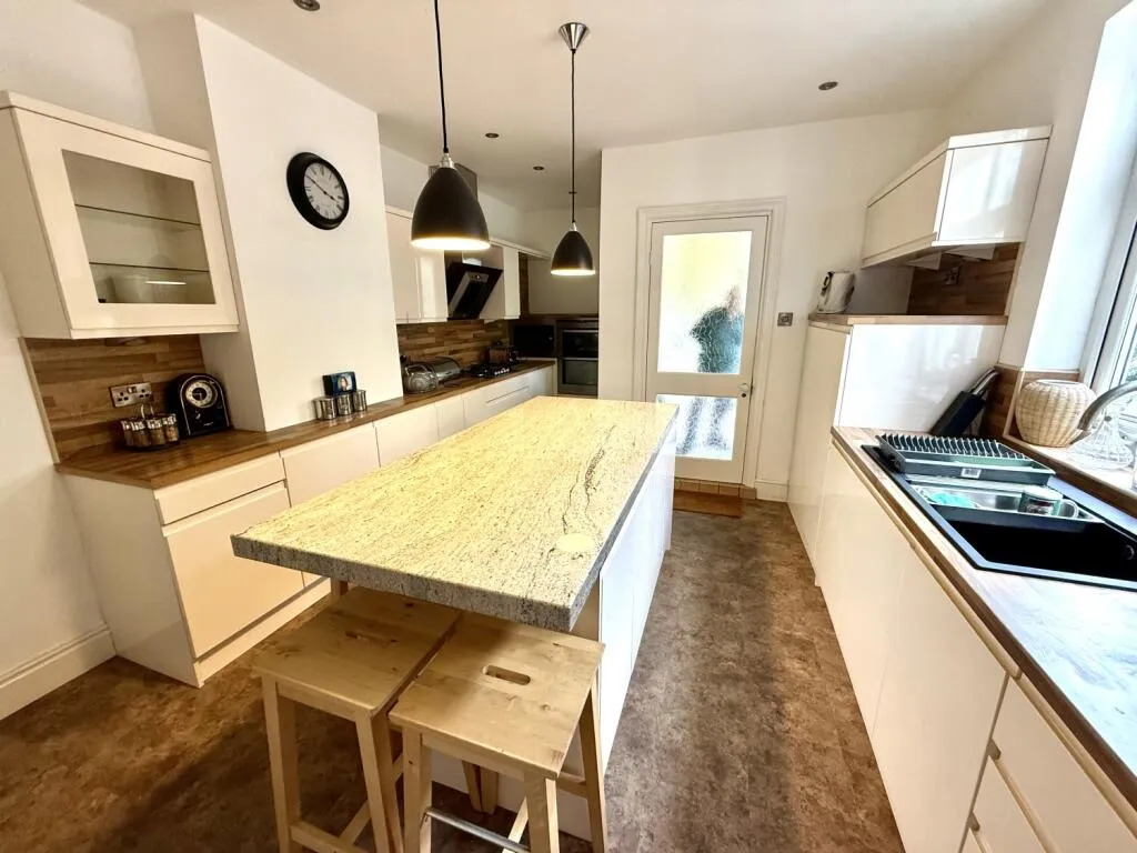 5 bed Semi-Detached