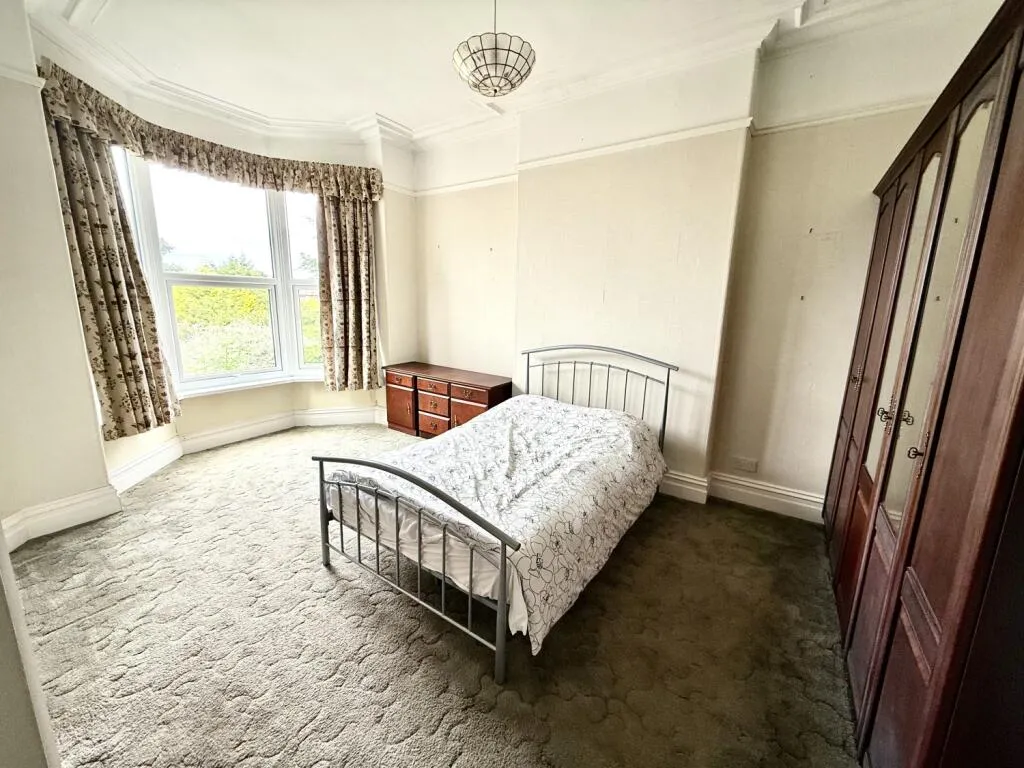 5 bed Semi-Detached