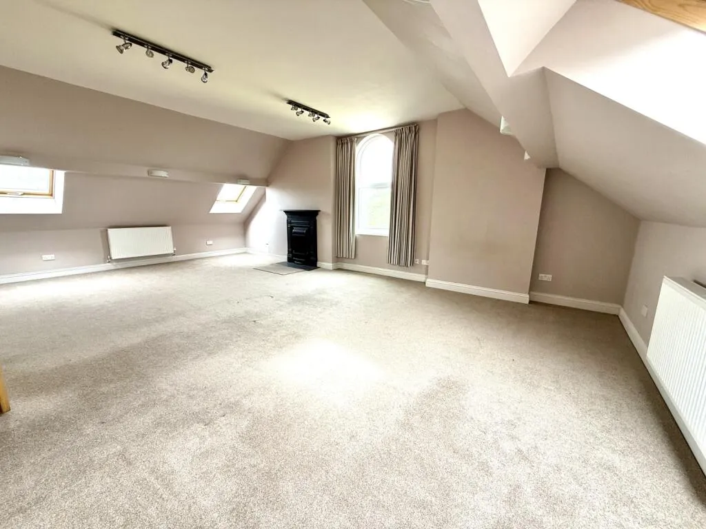 5 bed Semi-Detached