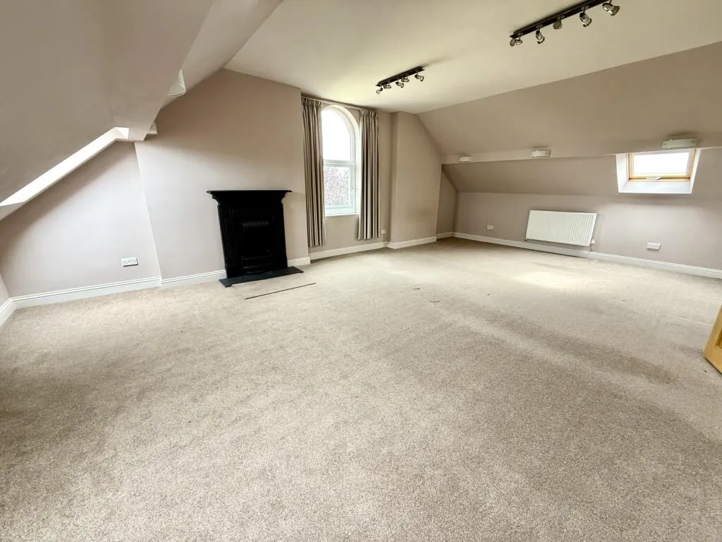5 bed Semi-Detached