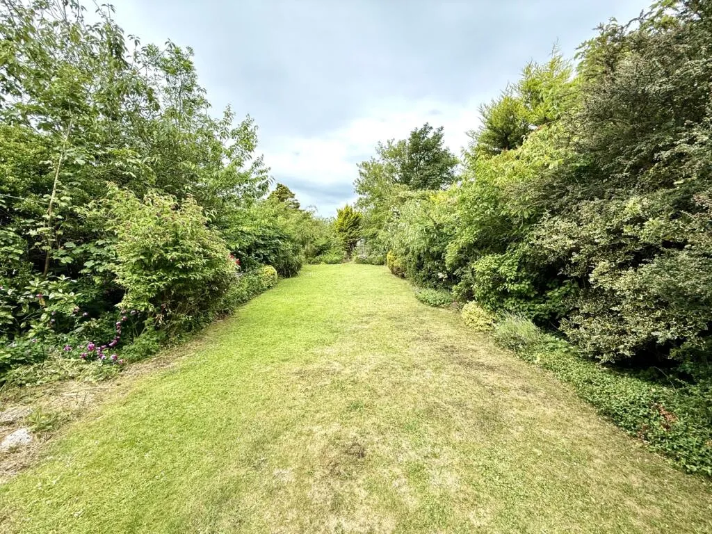 5 bed Semi-Detached