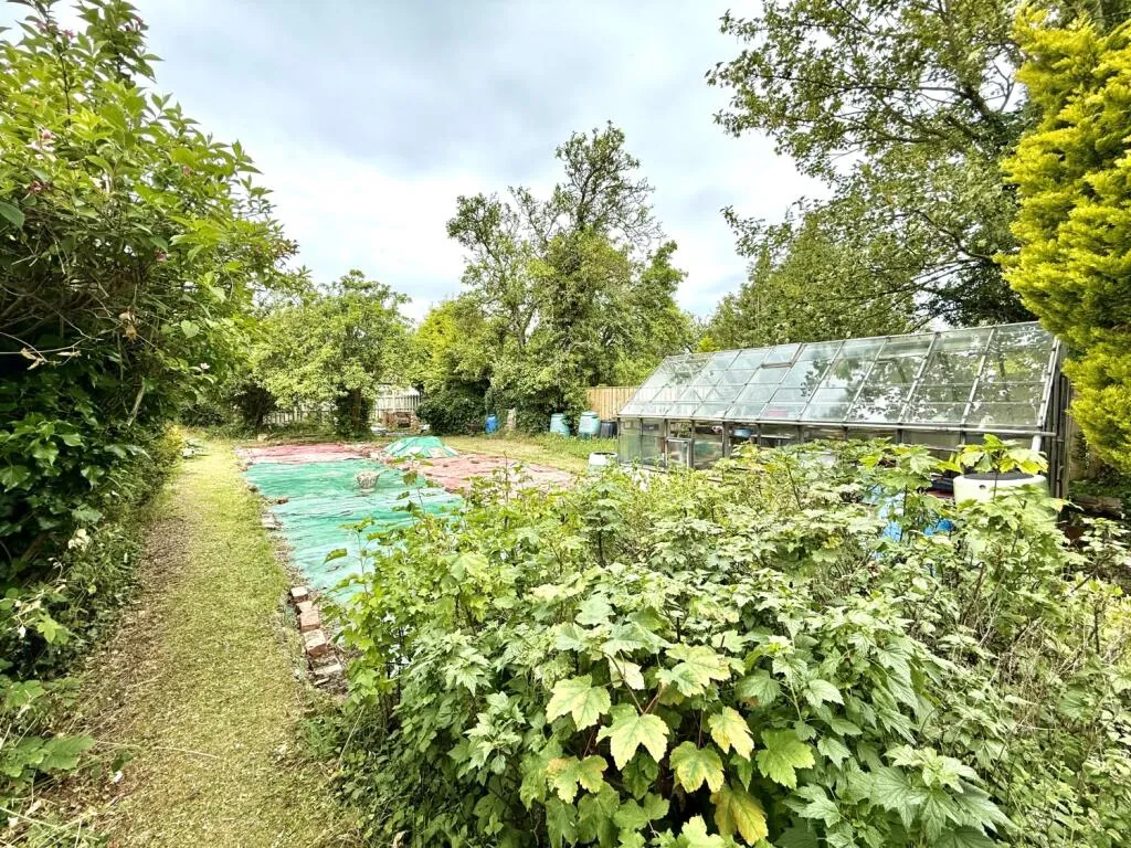5 bed Semi-Detached
