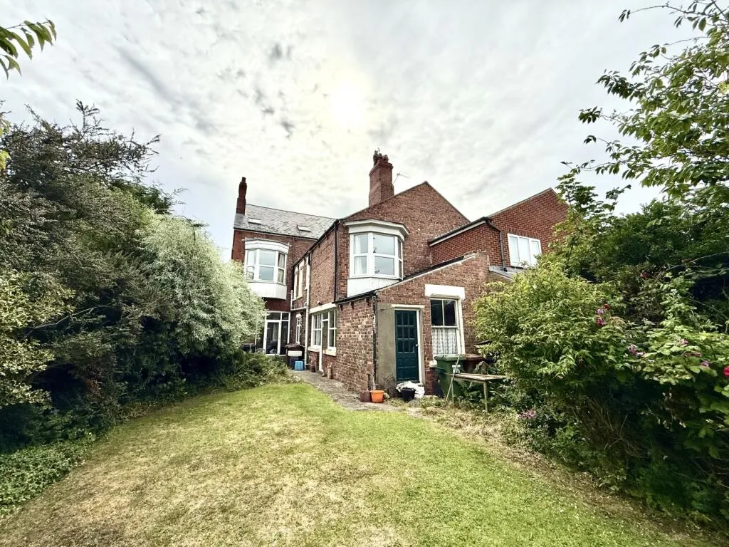 5 bed Semi-Detached