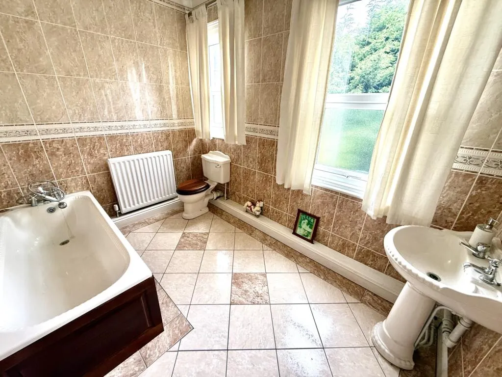 5 bed Semi-Detached