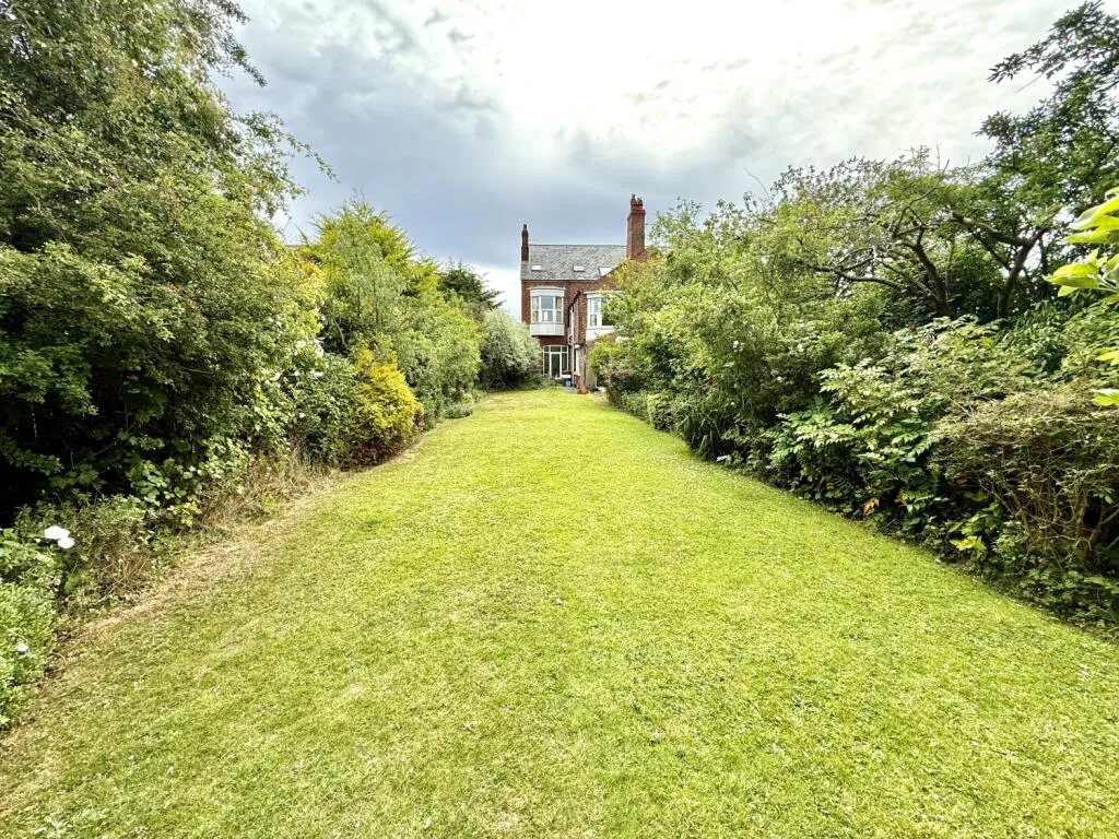 5 bed Semi-Detached