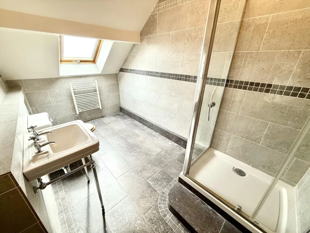 5 bed Semi-Detached
