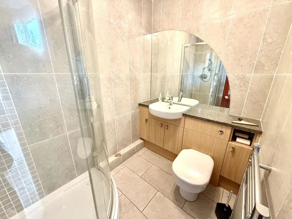 5 bed Semi-Detached