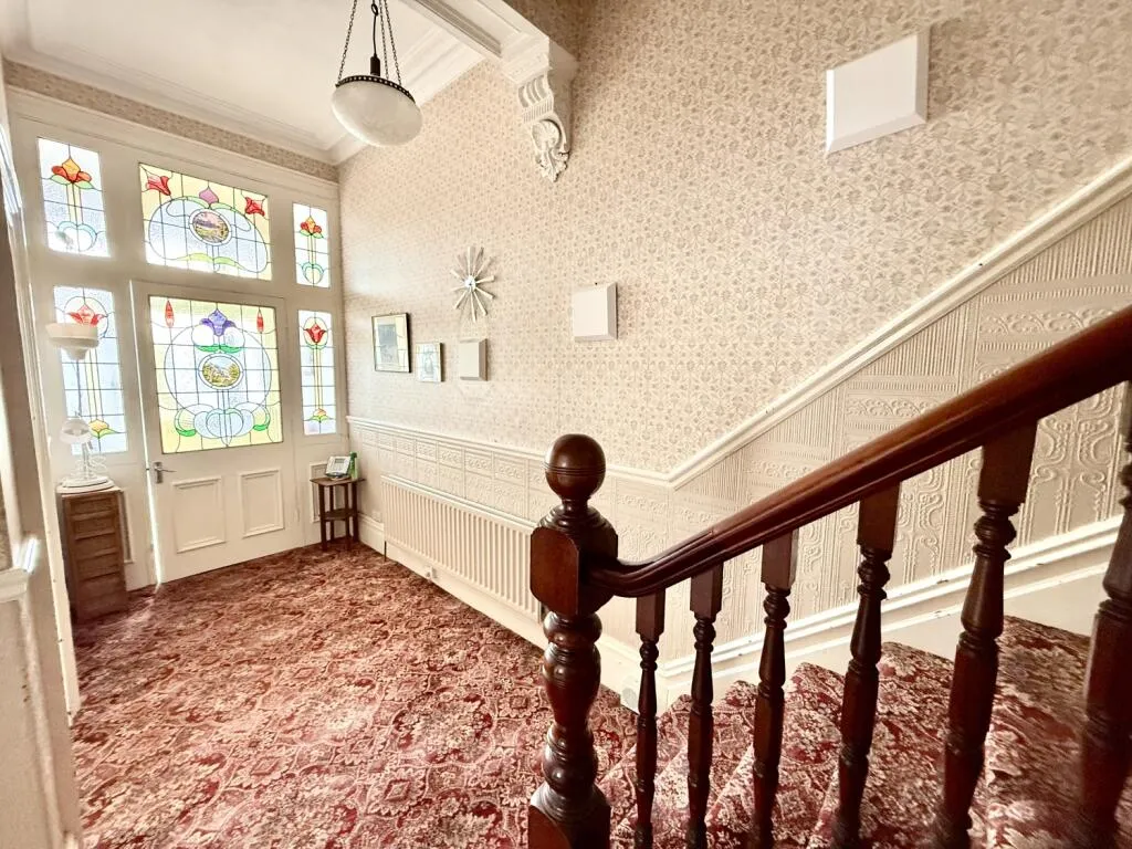 5 bed Semi-Detached