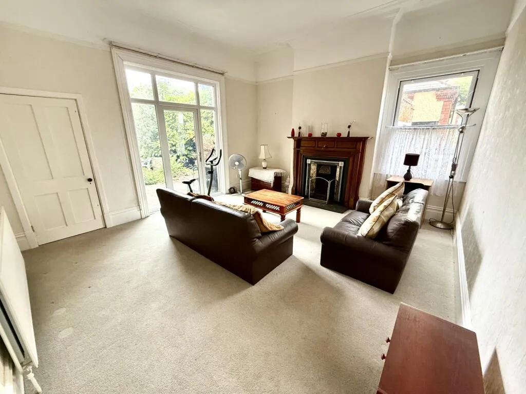 5 bed Semi-Detached