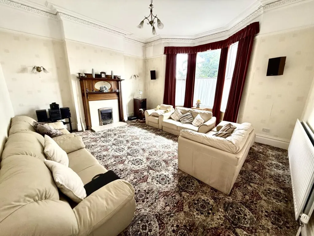 5 bed Semi-Detached