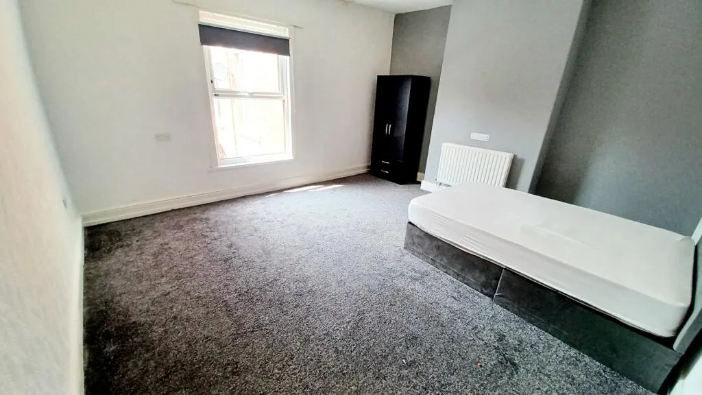 7 bed Terraced