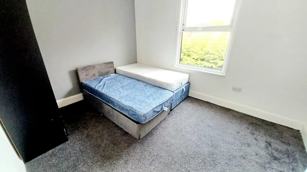 7 bed Terraced