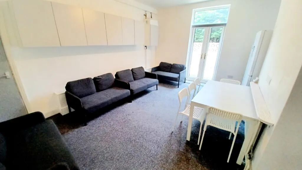 7 bed Terraced