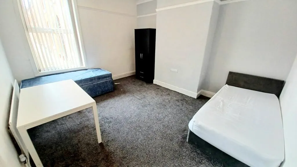 7 bed Terraced