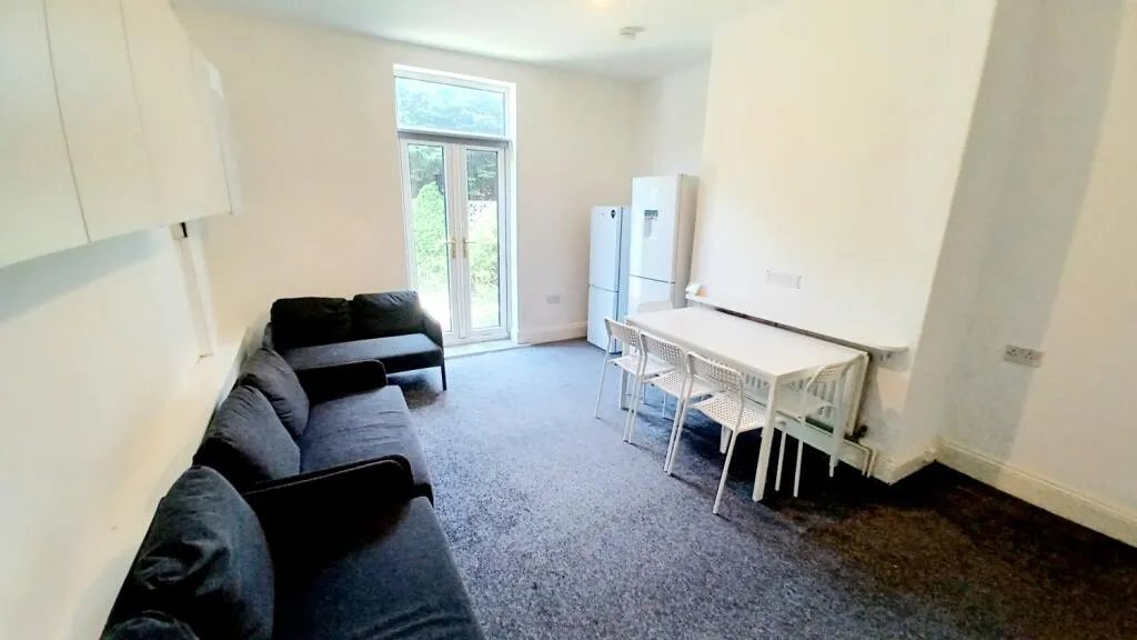 7 bed Terraced