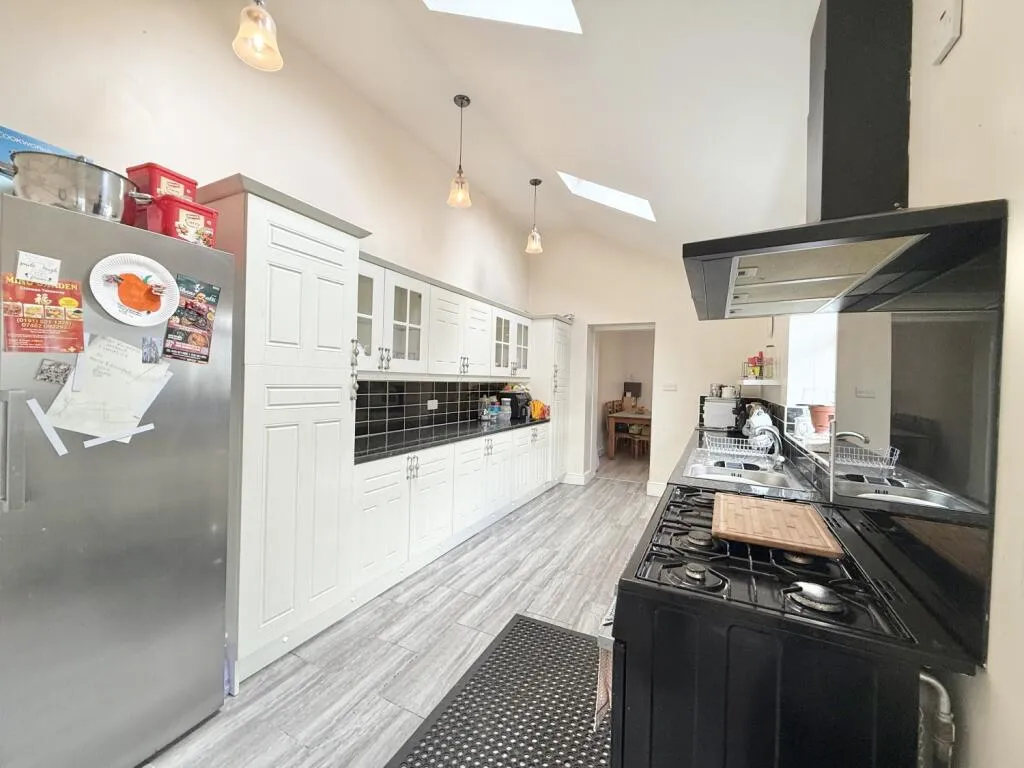 4 bed End of Terrace