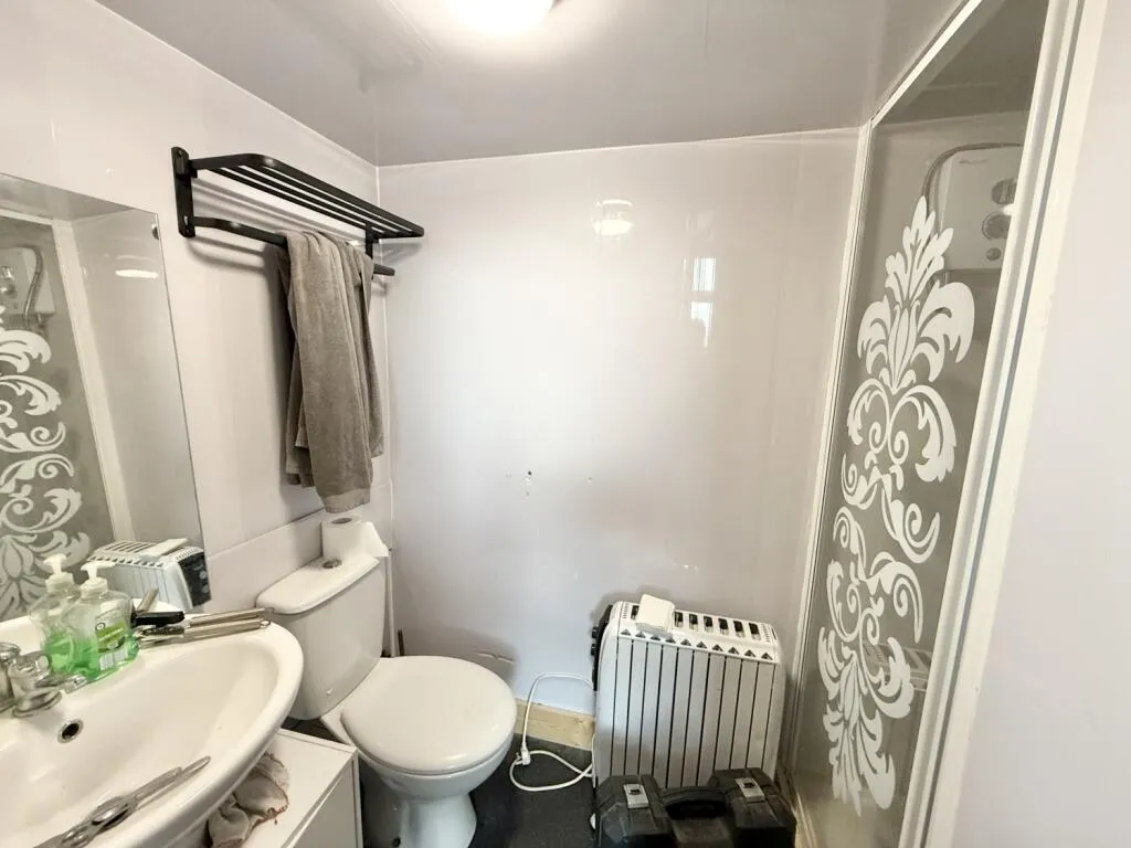 4 bed End of Terrace