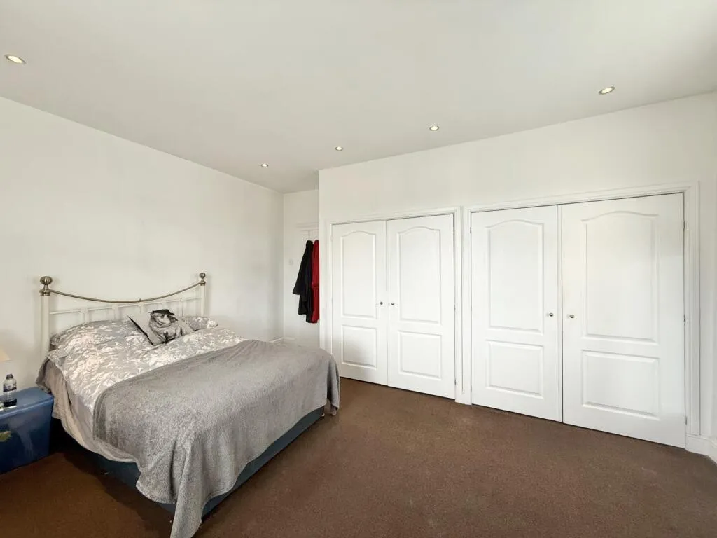 4 bed End of Terrace