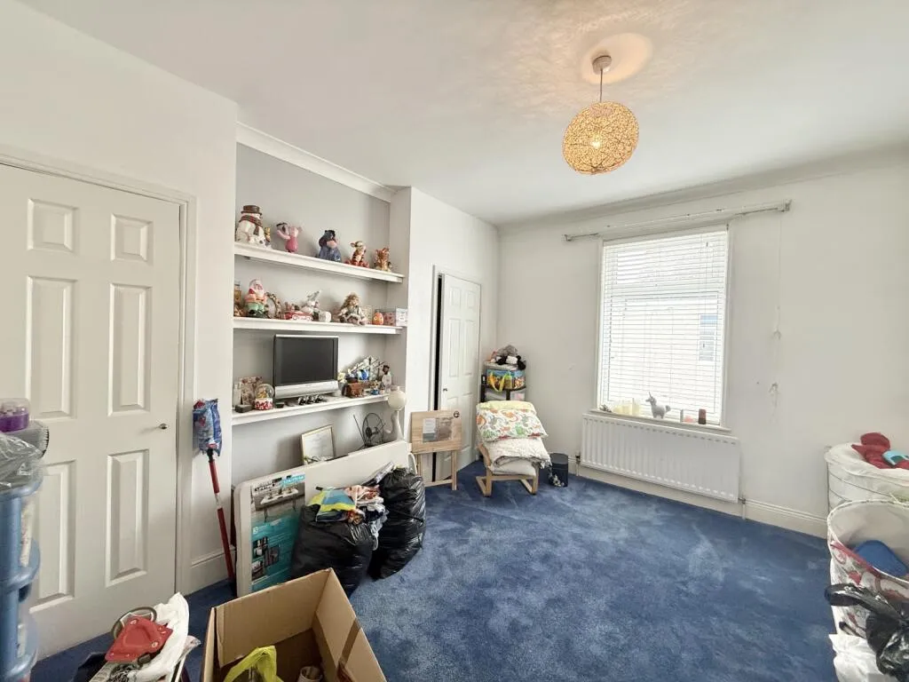 4 bed End of Terrace
