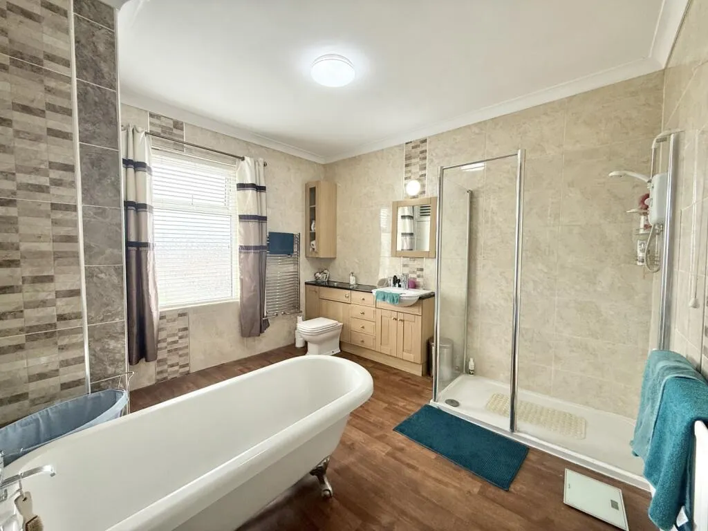 4 bed End of Terrace