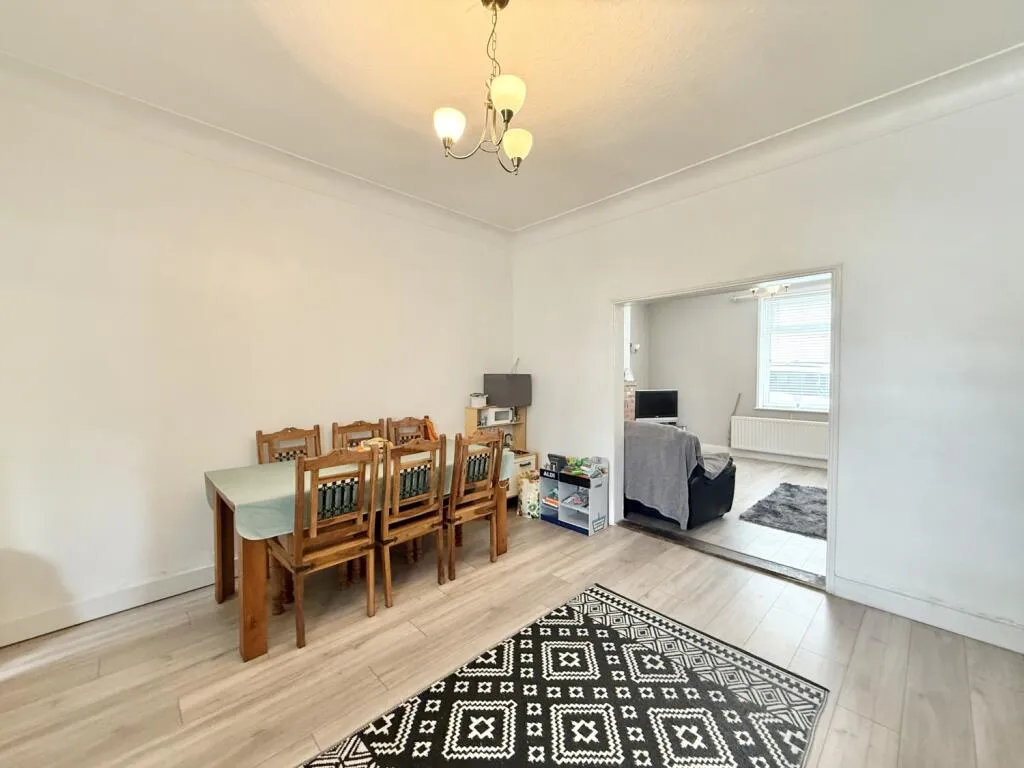 4 bed End of Terrace