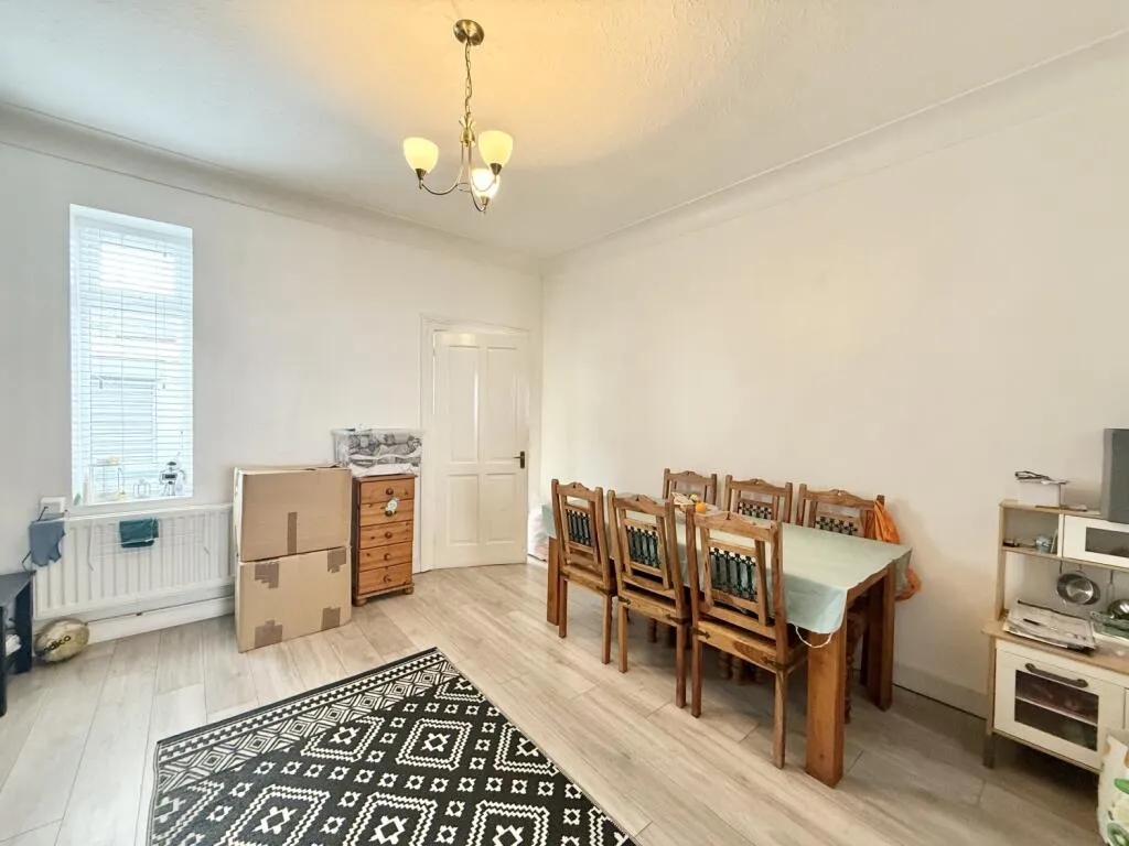 4 bed End of Terrace
