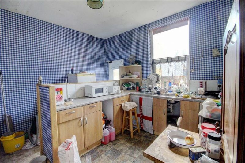 2 bed Terraced House For Auction